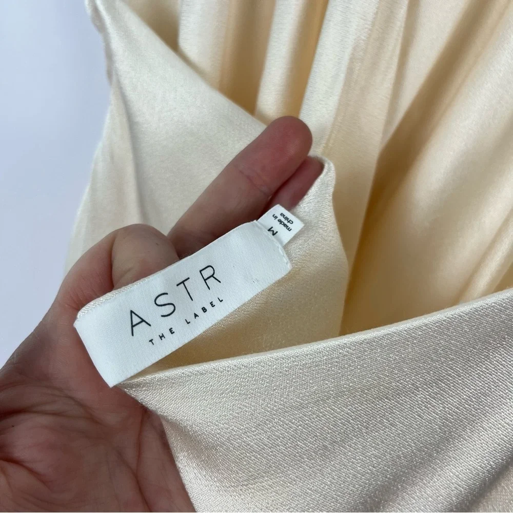2/$30 ASTR Draped Crossover Halter Top Ivory off White sz Medium